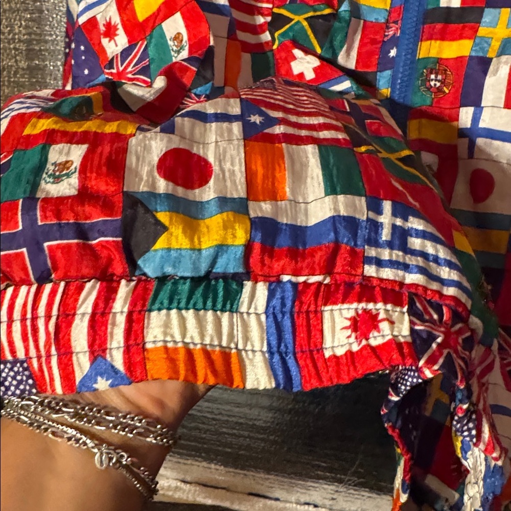 Vintage World Flags Print Jacket By Solare Sporta 100% Nylon Shell & Polyester. - Picture 3 of 8